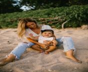 mom and baby hawaii family pictures beach family pictures honolulu family photographer ko olina family pictures family pictures outfit inspo family with young children posing ideas jpgw750 from monamisa spy×family