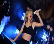 taylor swift singing on stage 2400x1350.jpg from view full screen singing on tiktok with sexy perky naked tits mp4