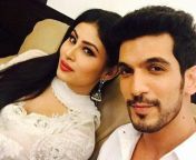 desktop wallpaper arjun bijlani shares a meme of him and mouni roy trying to survive the covid 19 lockdown and it is hilarious mouni roy and arjun bijlani.jpg from arjun bijlani hot nude sexy lundxxx 鍞筹拷锟藉敵鍌曃鍞筹拷鍞筹傅锟藉•